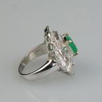 Zlatý prsten s diamanty a smaragdem Zlatý prsten s diamanty a smaragdem