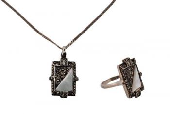 ART DECO STŘÍBRNÝ SET PRSTEN A ŘETÍZEK S PŘÍVĚSKEM ART DECO STŘÍBRNÝ SET PRSTEN A ŘETÍZEK S PŘÍVĚSKEM