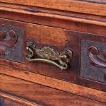 Anglický příborník s velkým zrcadlem – ručně vyřez Anglický příborník s velkým zrcadlem – ručně vyřez