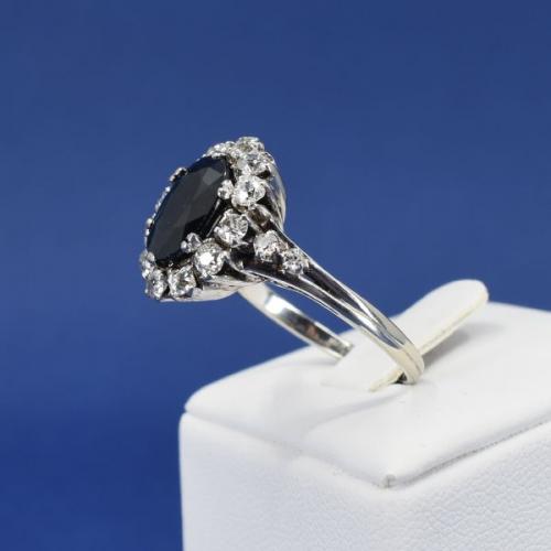 Zlatý prsten se safírem a brilianty Zlatý prsten se safírem a brilianty