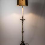 Úzká stojací lampa v barokním stylu Úzká stojací lampa v barokním stylu