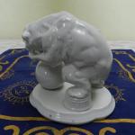 Bílá plastika / soška, medvěd - Horní Slavkov Bílá plastika / soška, medvěd - Horní Slavkov