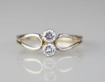 Zlatý prsten s diamanty Zlatý prsten s diamanty