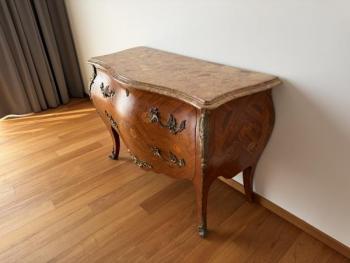 Komoda ve stylu rokoko Komoda ve stylu rokoko