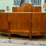 Zrestaurovaná starožitná ložnice Art Deco s velkou Zrestaurovaná starožitná ložnice Art Deco s velkou