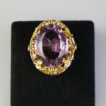 Zlatý prsten s ametystem a diamanty Zlatý prsten s ametystem a diamanty