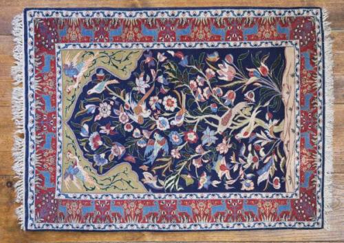 Perský kobereček z Isfahanu. Hedvábná osnova. 109 Perský kobereček z Isfahanu. Hedvábná osnova. 109