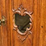 Vyřezávaná lutyšská dubová knihovna z 19. století  Vyřezávaná lutyšská dubová knihovna z 19. století