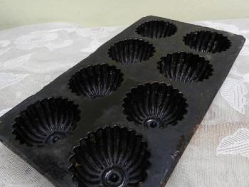 Keramická forma na osm malých bábovek Keramická forma na osm malých bábovek