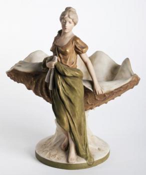 Royal Dux, Dívka s lasturou, secesní porcelán Royal Dux, Dívka s lasturou, secesní porcelán