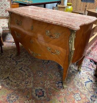 Komoda s mramorovou deskou  Komoda s mramorovou deskou