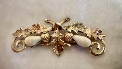 Brož s mysliveckým motivem Brož s mysliveckým motivem