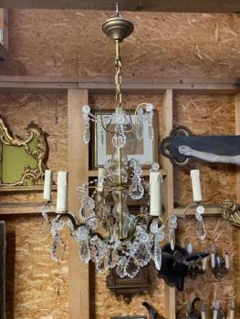 Mosazný lustr se skleněnými ověsky  Mosazný lustr se skleněnými ověsky