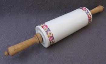 Váleček na těsto, květinový motiv Váleček na těsto, květinový motiv