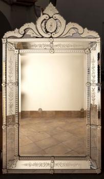 262. Velké dekorativní zrcadlo 262. Velké dekorativní zrcadlo