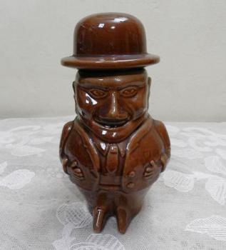 Figurální džbán s víkem Figurální džbán s víkem