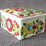 Dóza - lidový květin. motiv s ptáčky Dóza - lidový květin. motiv s ptáčky