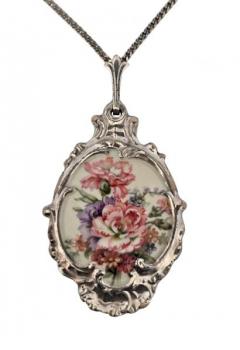 Náhrdelník s porcelánovým přívěškem zn. Rosenthal  Náhrdelník s porcelánovým přívěškem zn. Rosenthal