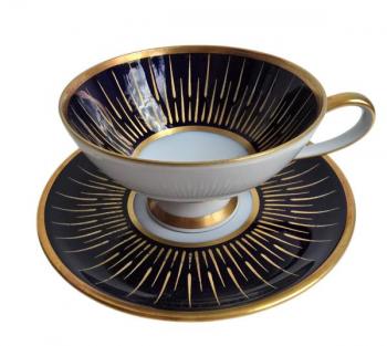 Starožitný šálek s podšálkem se zlatými paprsky Starožitný šálek s podšálkem se zlatými paprsky