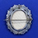 Zlatá brož - medailon na fotografii, 1870 Zlatá brož - medailon na fotografii, 1870