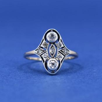 Bílozlatý art deco prsten s brilianty Bílozlatý art deco prsten s brilianty