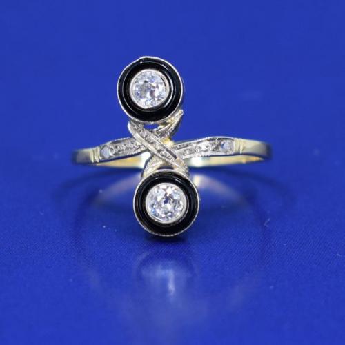 Au 585/1000/ 2,75 g, brilliant cut diamonds 2 x 0,15 ct, onyx Au 585/1000/ 2,75 g, brilliant cut diamonds 2 x 0,15 ct, onyx