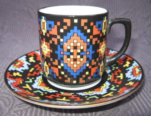 Šálek s podšálkem ve stylu Art deco, zn. Karlsbad  Šálek s podšálkem ve stylu Art deco, zn. Karlsbad