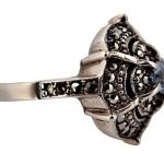 STŘÍBRNÝ PRSTEN ART DECO - PAVUČINA SE SPINELEM STŘÍBRNÝ PRSTEN ART DECO - PAVUČINA SE SPINELEM