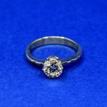 Bílozlatý prsten s briliantem Bílozlatý prsten s briliantem
