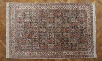 Pákistánský koberec Lahore Signovaný 309 X 186 cm Pákistánský koberec Lahore Signovaný 309 X 186 cm