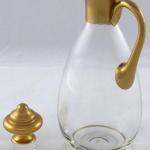 Karafa se zlaceným úchytem, nálevkou a zátkou Karafa se zlaceným úchytem, nálevkou a zátkou
