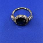 Bílozlatý prsten se safírem a brilianty, 1890 Bílozlatý prsten se safírem a brilianty, 1890