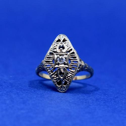 Bílozlatý art deco prsten s briliantem Bílozlatý art deco prsten s briliantem