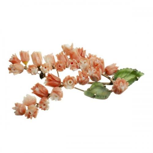 Zlatá brož ve tvaru květiny s korály Zlatá brož ve tvaru květiny s korály