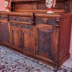 Anglický příborník s velkým zrcadlem – ručně vyřez Anglický příborník s velkým zrcadlem – ručně vyřez