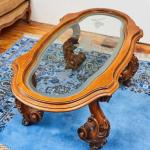 Konferenční stolek vyřezávaný v barokním stylu Konferenční stolek vyřezávaný v barokním stylu