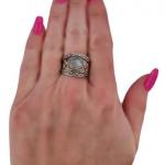 Stříbrný prsten zdobený s měsíčním kamenem Stříbrný prsten zdobený s měsíčním kamenem