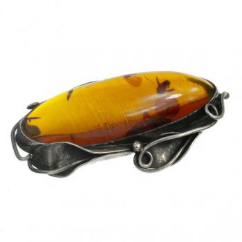 Stříbrná brož s jantarem Stříbrná brož s jantarem