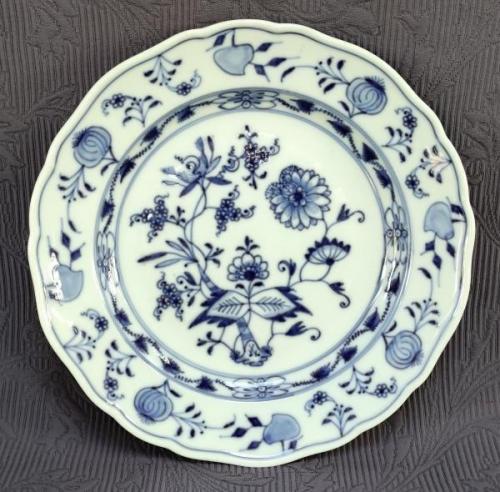 Talíř mělký I., cibulový vzor, zn. Míšeň  Talíř mělký I., cibulový vzor, zn. Míšeň