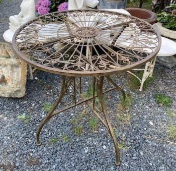 Zahradní stůl kovový  Zahradní stůl kovový