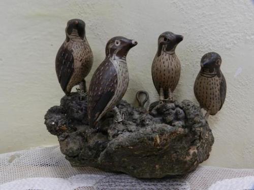 Ptáci v hnízdě, dřevořezba Ptáci v hnízdě, dřevořezba