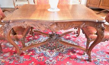 Rokokový jídelní stůl z masivního dubu, rozkládací Rokokový jídelní stůl z masivního dubu, rozkládací