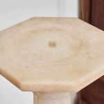 Alabastrový podstavec / sloup, Itálie Alabastrový podstavec / sloup, Itálie