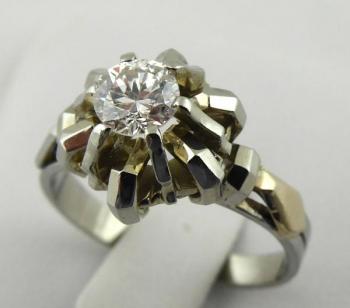 Moderní designový zlatý prsten s diamantem 0,50 ct Moderní designový zlatý prsten s diamantem 0,50 ct