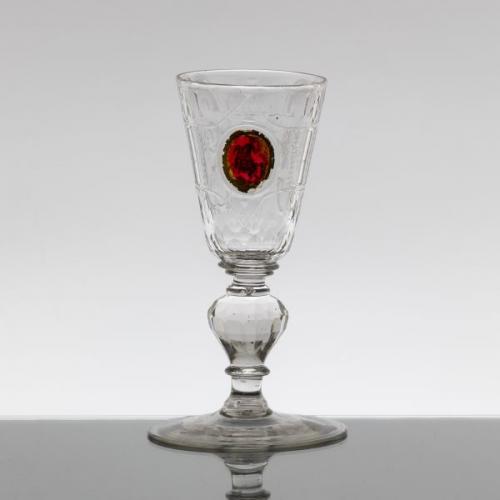 Barokní pohár s medailonem, Čechy 1720 Barokní pohár s medailonem, Čechy 1720