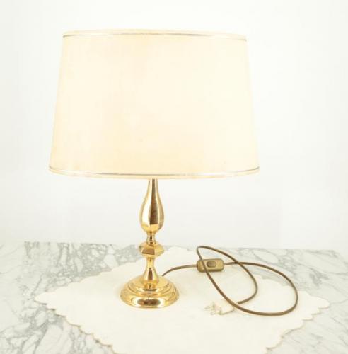 Mosazná lampička s látkovým stínidlem Mosazná lampička s látkovým stínidlem