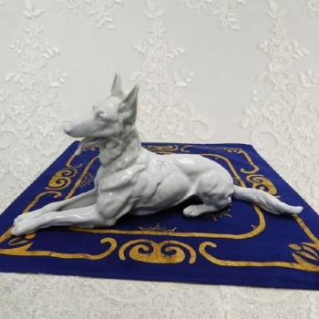 Bílá porcelánová soška, pes - Horní Slavkov Bílá porcelánová soška, pes - Horní Slavkov