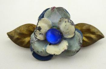 Brož ve tvaru macešky s listy Brož ve tvaru macešky s listy