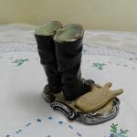 Figurální porcelánové škrtátko - Čechy, 19. stol. Figurální porcelánové škrtátko - Čechy, 19. stol.