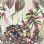 Těžítko s pruhovanými květy a fazetami Těžítko s pruhovanými květy a fazetami